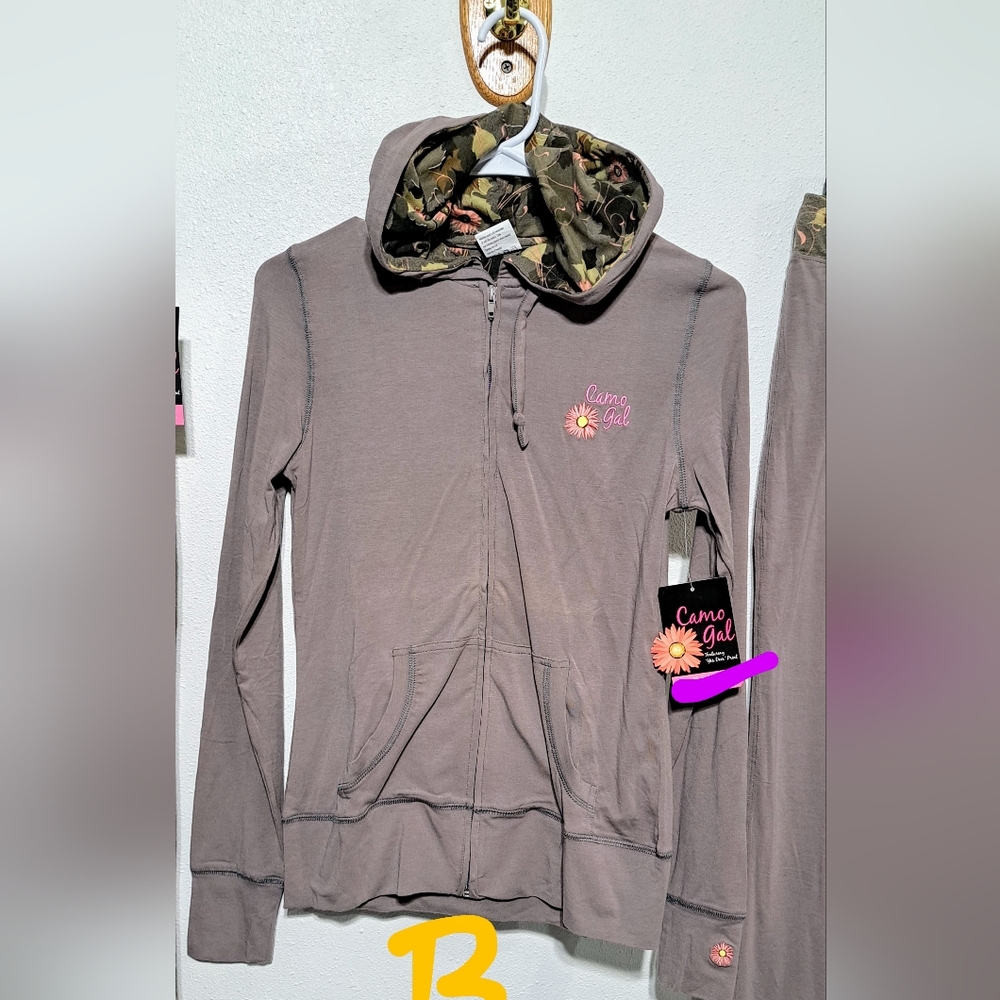Camo Gal yoga pants n jacket, All 3 pieces for $23 sz. sm - Picture 10 of 11